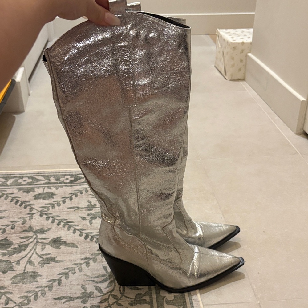 Pretty Little Thing Metallic Silver cowgirl boots - Picture 2 of 3